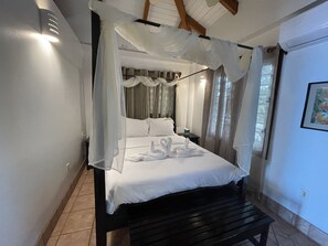 2 bedrooms, in-room safe, desk, iron/ironing board