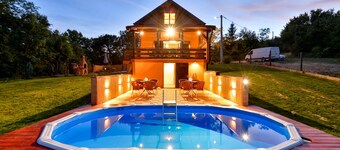 Jungle House With Pool