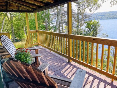Lakefront Cabin: Sauna & views - close to skiing and snowmobile trails!