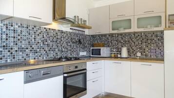 Villa | 4 bedrooms, Internet