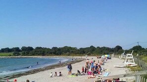 Beach nearby, sun loungers, beach towels - Charming  2 bedroom cottage  - walk to beach (Jamestown)