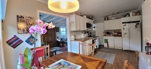 Køleskab, mikrobølgeovn, ovn, kogeplade