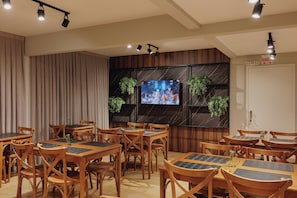 Free daily buffet breakfast
