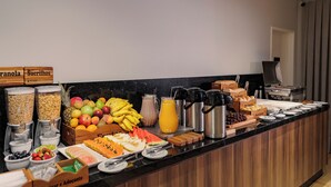 Sudah termasuk sarapan prasmanan setiap hari