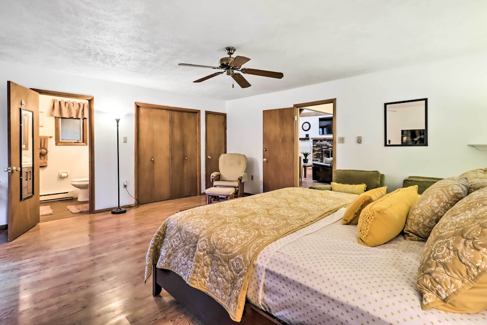 Cozy Poconos Cabin with Patio, Fireplace, and Pool near Hickory Run