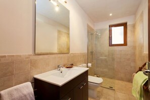 Bathroom - Beautiful Pollensa Villa | Can Jaume | 2 Bedrooms | Close to Amenities (Pollensa)