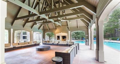 Smooth 2/2 Condo in Buckhead, centrally located!