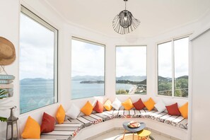 Interior - Breathtaking 180° views on the Caribbean sea.  Cliff side & Private beach access (saint martin)