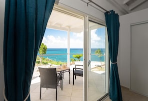 Interior - Breathtaking 180° views on the Caribbean sea. Cliff side & Private beach access (saint martin)