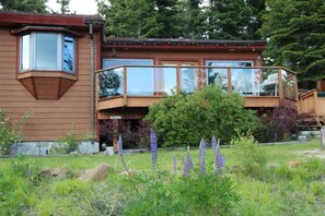 Exterior - Bunny Dunes w/ Lakeview and Hot Tub. Beach across street, 10 Min to Northstar (Tahoe Vista)