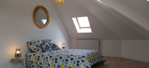 2 عدّة غرف نوم وسرير سفر وواي فاي مجانًا وملاءات أسرّة