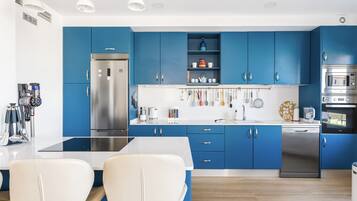 冰箱、微波炉、烤箱、炉灶