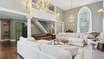 TV, fireplace, stereo