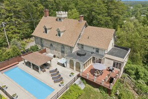Exterior - Stunning Historic Maine Stone Castle (Bath)