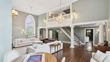 TV, fireplace, stereo