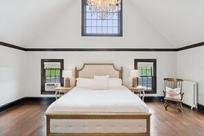 6 bedrooms, desk, iron/ironing board, travel crib - Stunning Historic Maine Stone Castle (Bath)