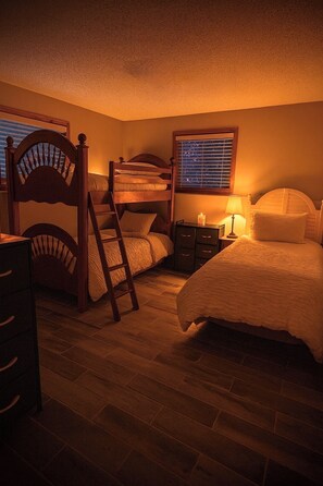 4 bedrooms, desk, iron/ironing board, travel crib