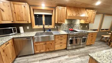 Luxury Cabin, 3 Bedrooms, Fireplace, Lake View | Private kitchen | Oven, stovetop, coffee/tea maker, toaster