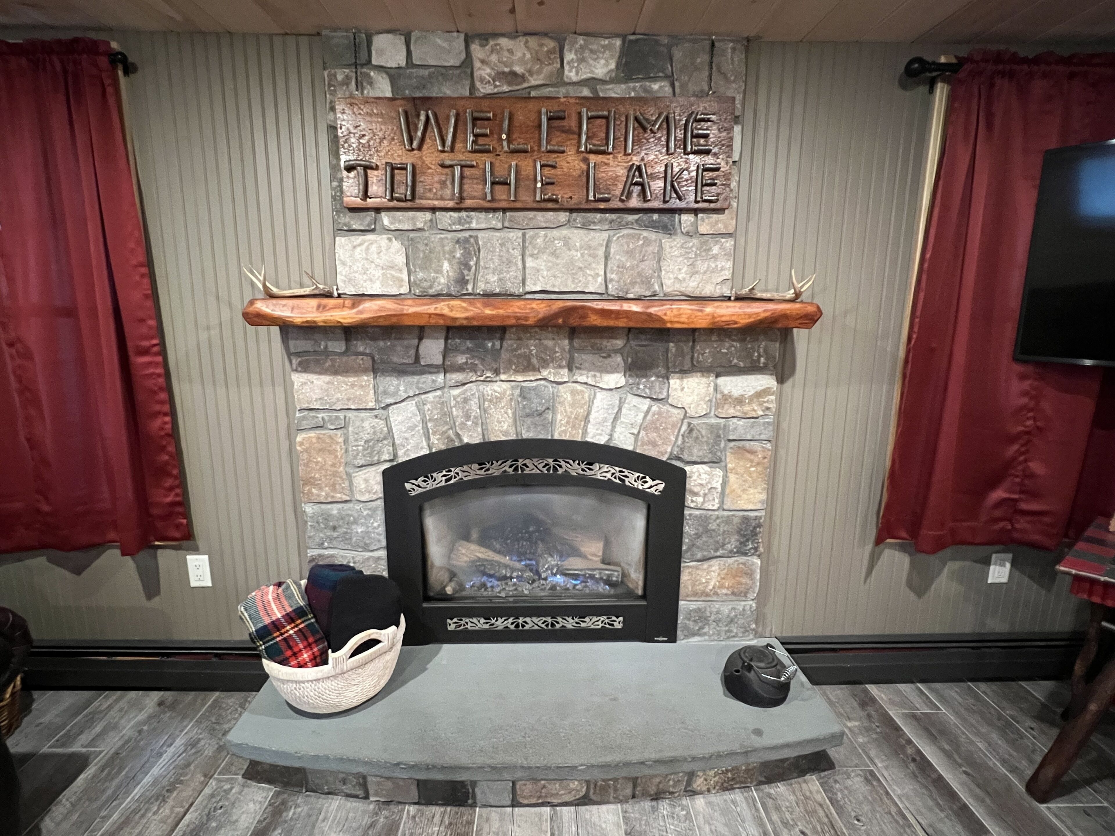 Luxury Cabin, 3 Bedrooms, Fireplace, Lake View | Living area | 40-inch Smart TV with digital channels, TV, streaming services