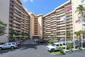 Exterior - Ocean View Condo - 1 bedroom Condo in West Maui-  Free WIFI (Lahaina)