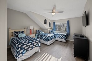 3 makuuhuonetta, silitysrauta/-lauta, ilmainen Wi-Fi, vuodevaatteet