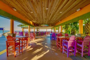 Outdoor dining - Royale Palms 2008 Renovated w/Pool & Beach (Myrtle Beach)