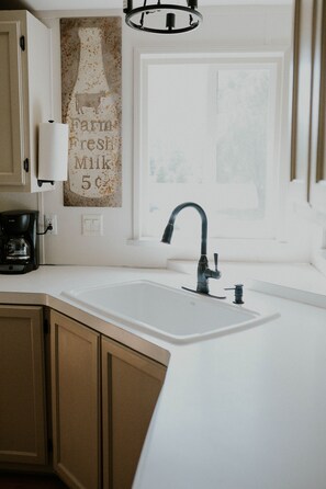 Réfrigérateur, micro-ondes, four, lave-vaisselle