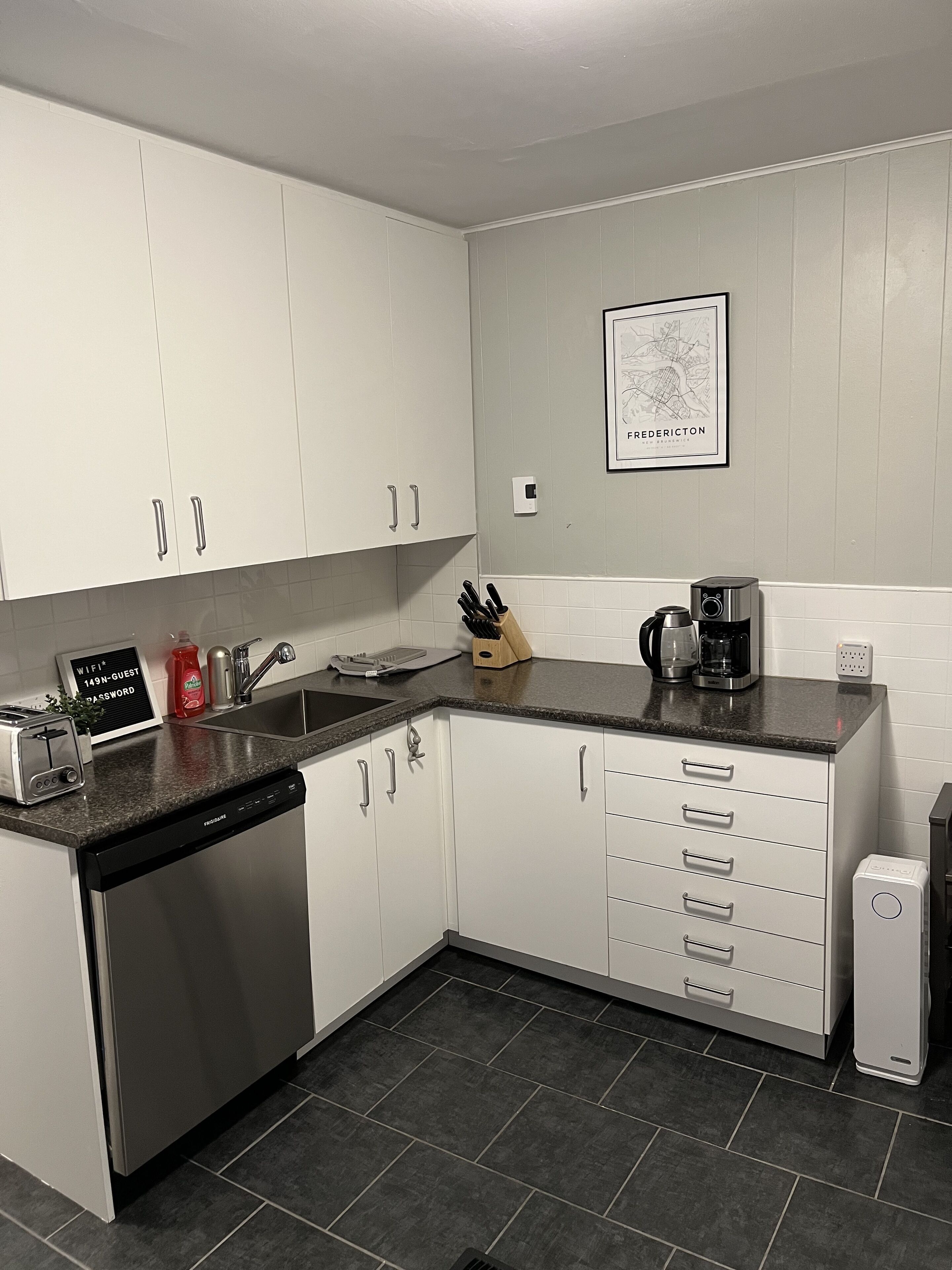 Frigorifero, microonde, forno, piano cottura