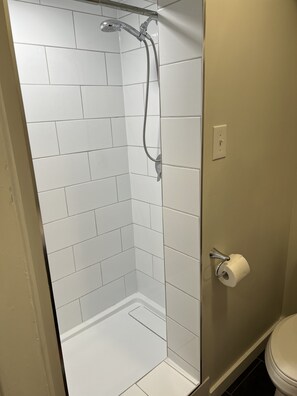 Shower, hair dryer, towels, soap - Trendy downtown apartment near restaurants/bars (Fredericton)