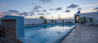 The Mask - 2 Bedrooms with rooftop swimming pool