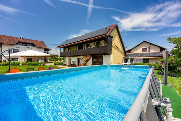3 bedrooms, Internet - Merry s Relax House With Pool (Črnomelj)