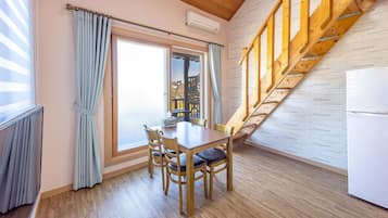 Basic Room, 2 Bedrooms (Neungsohwa 1cheung(withpet)) | 1 bedroom, free WiFi