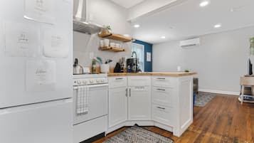 Microwave, oven, stovetop, coffee/tea maker