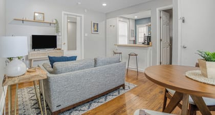 Pet-friendly, heart of downtown
