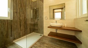 Combined shower/tub, hair dryer, towels, soap
