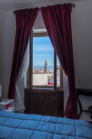 "IL CAMPANILE" DOUBLE ROOM ONEBED WITH SHARED BATHROOM | 1 bedroom, minibar, free WiFi, bed sheets - L'ATTICO FUGGENTE (Naples)