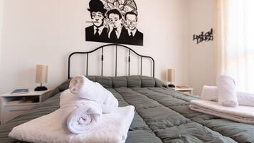 "I POETI" MATRIMONIALE CON BAGNO PRIVATO | 1 camera, minibar, insonorizzazione, Wi-Fi gratuito