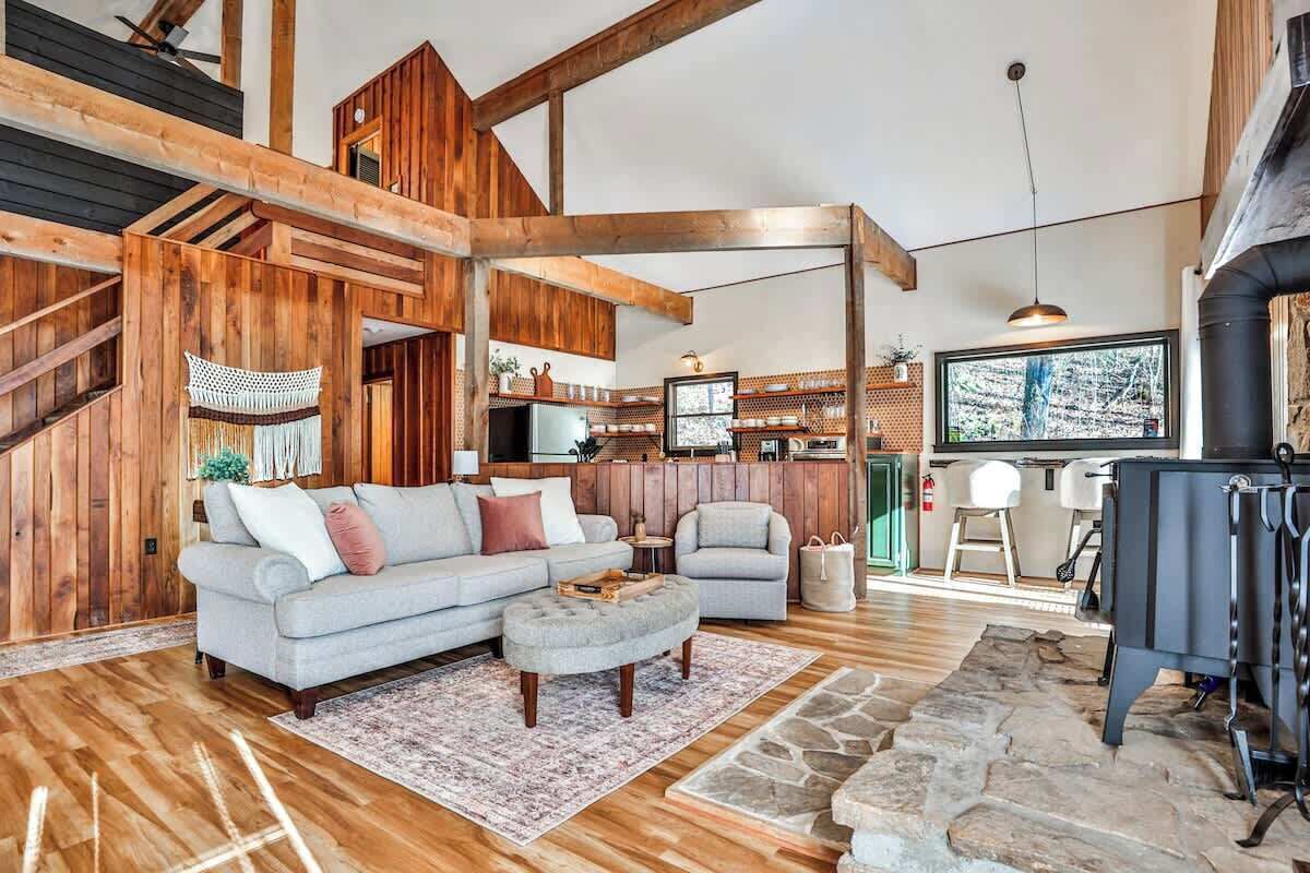 Fernseher, Kamin, Videospiele, Arbeitsbereiche