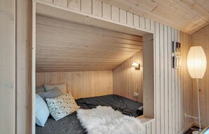 3 bedrooms, travel crib, free WiFi