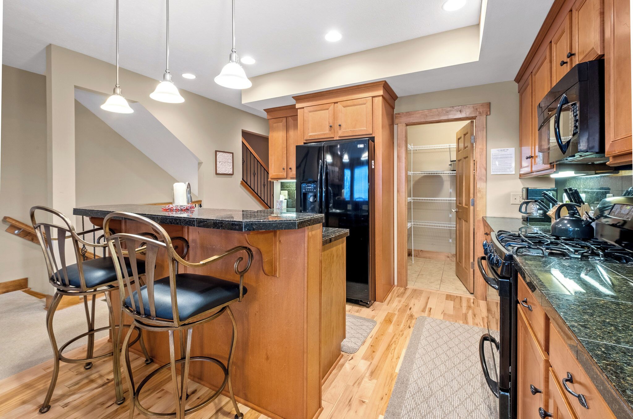 冰箱、微波炉、烤箱、炉灶