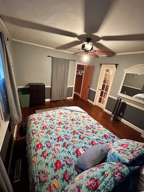 2 bedrooms, desk, iron/ironing board, free WiFi