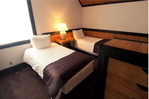 2 bedrooms, iron/ironing board, free WiFi, bed sheets - The Ridge Sierra- 1/2 mile from Heavenly chair lift (Stateline)
