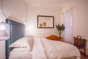 1 habitación, escritorio, tabla de planchar con plancha y wifi gratis 