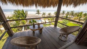 Habitación panorámica doble, 1 cama de matrimonio grande | Vistas al mar