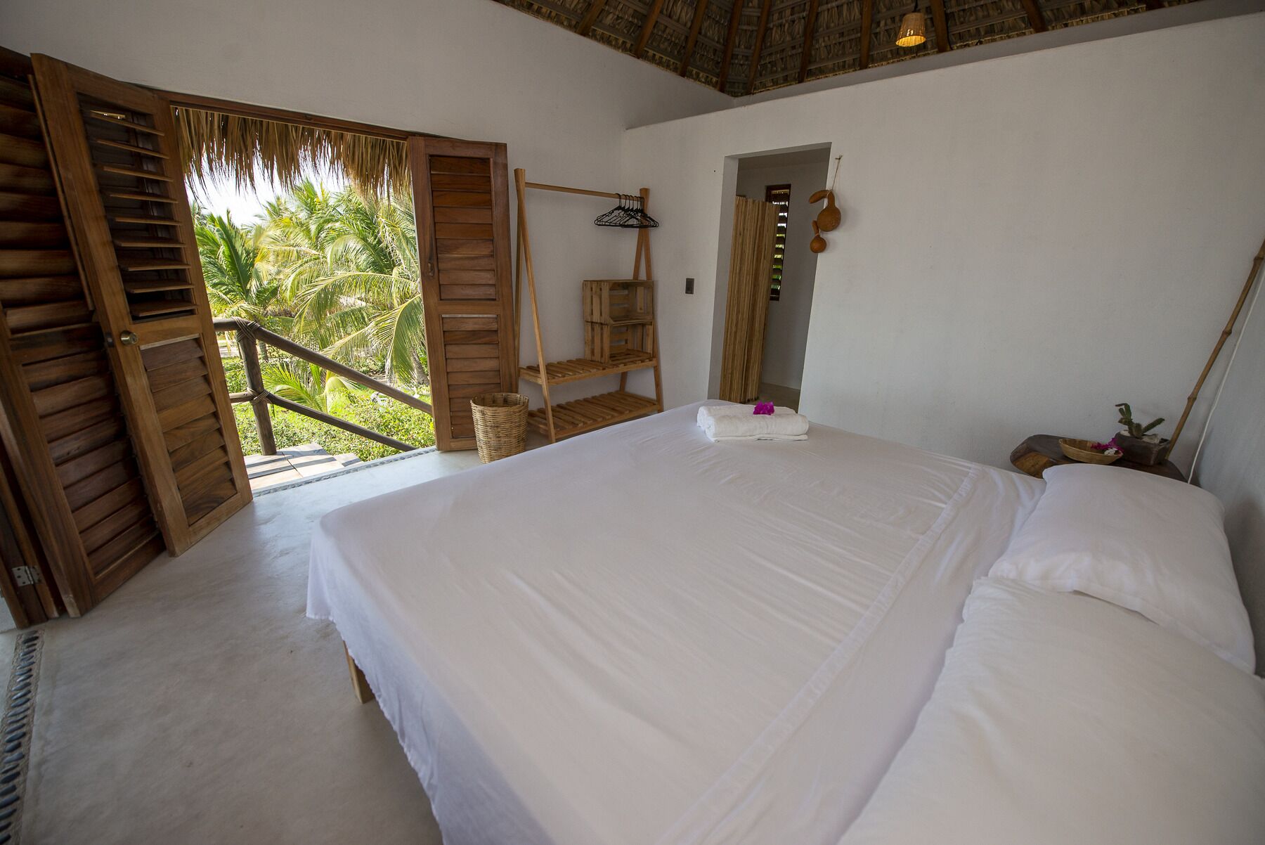Habitación doble panorámica, 1 cama King size | Espacio para trabajar con laptop, wifi gratis y ropa de cama 