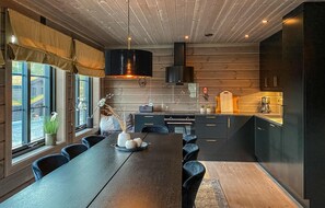 Frigorifero, forno, piano cottura, lavastoviglie