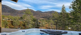 4 bedroom amazing home in Stryn