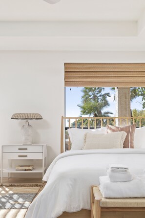 4 bedrooms, desk, iron/ironing board, travel crib