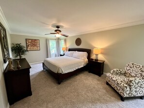 2 chambres, bureau, fer et planche à repasser, accès au Wi-Fi (inclus)