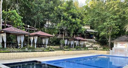 RELAX, UNWIND, REFRESH. OUR MOUNTAIN RESORT AWAITS.